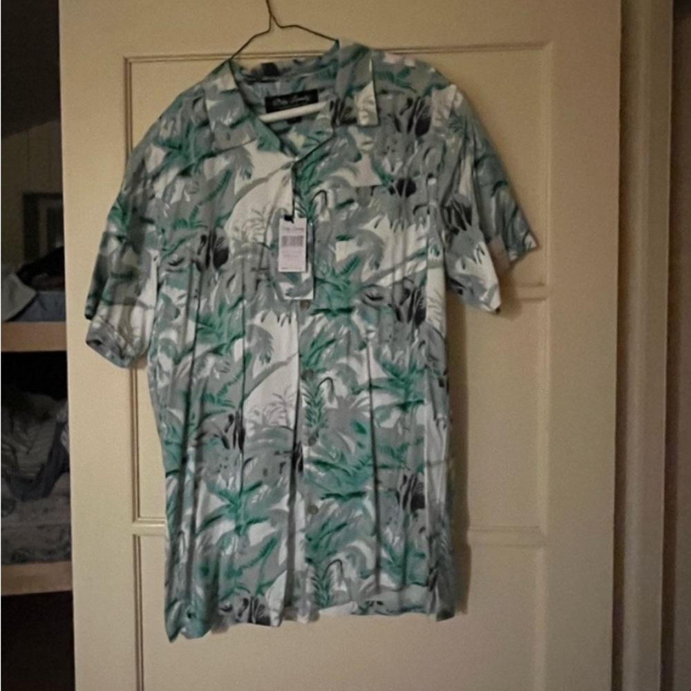 NWT Dirty Laundry Green, grey and Gray Tropical Shirt. Sz med. new.